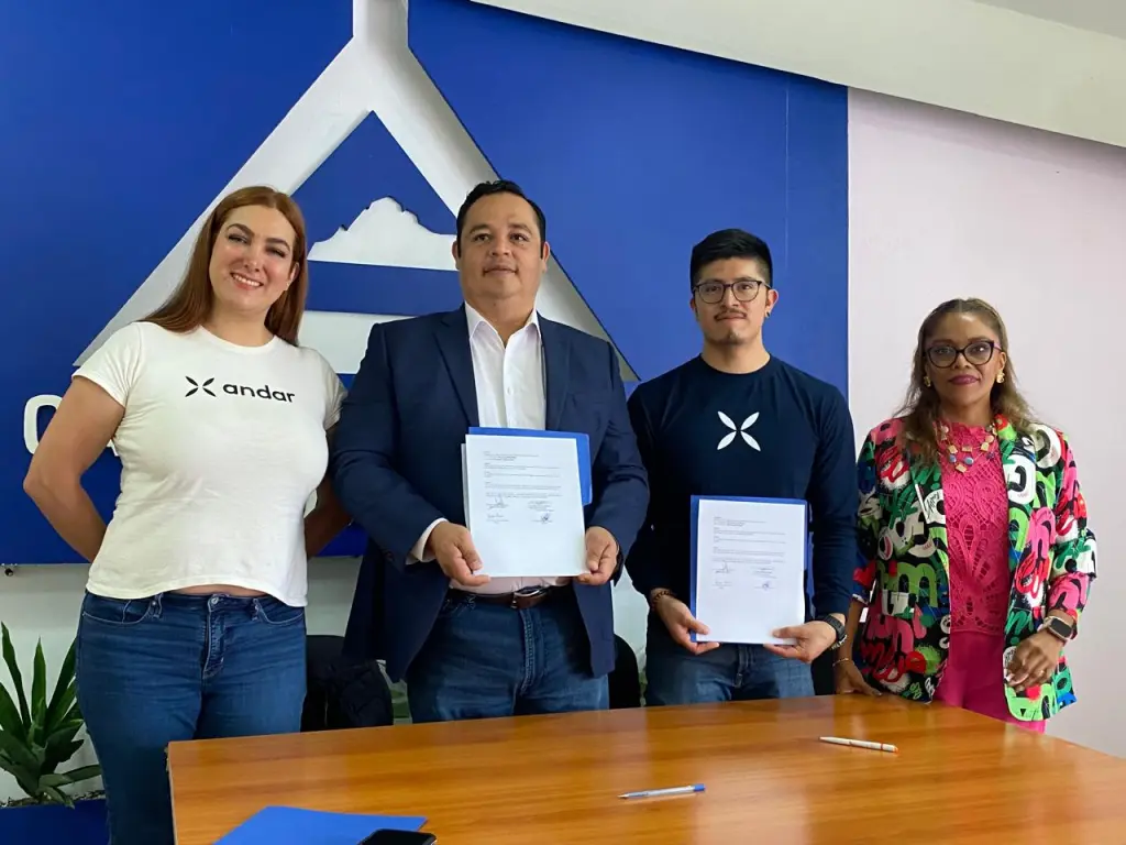 Firma de convenio entre Andar y CANACO SERVyTUR